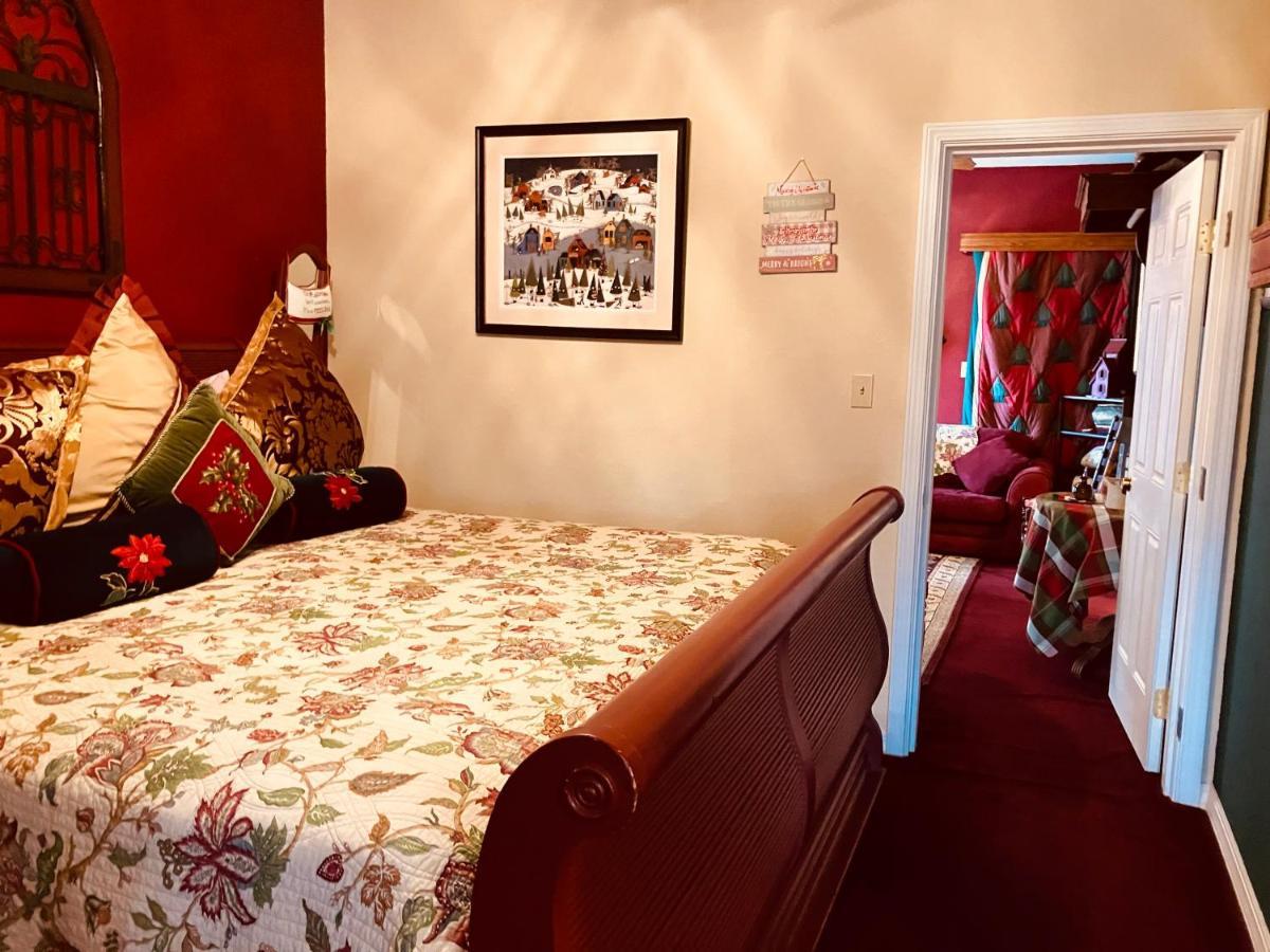 Christmas Suite at All Seasons Inn,416116584:JPEG